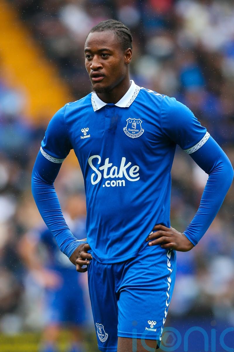 Martin Sherif snatches last-gasp point for struggling Port Vale against Reading.