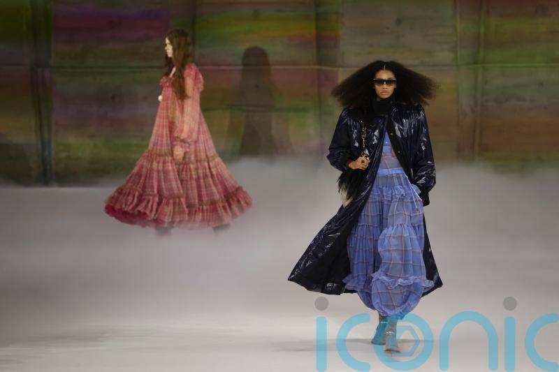 Chlo&eacute; mixes Nineties grunge with the house&rsquo;s soft bohemian aesthetic at Paris Fashion Week