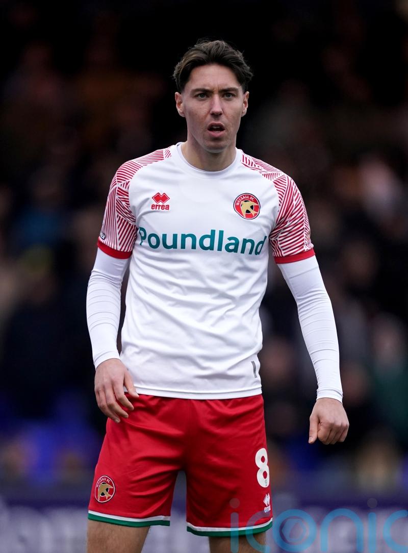 Isaac Hutchinson earns Cheltenham last-gasp draw with Barrow