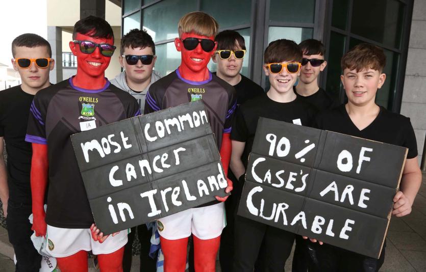 Students from Ard Scoil Chiarain Naofa, Clara, Co. Offaly, arriving to Speak Out about skin cancer awareness. Photo by Derek Speirs