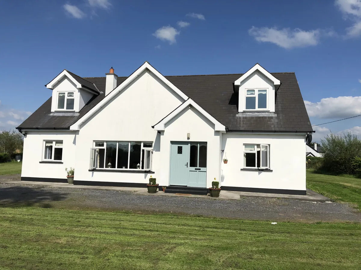 PROPERTY Large family home in Offaly for sale for very attractive price Page 1 of 16 Offaly